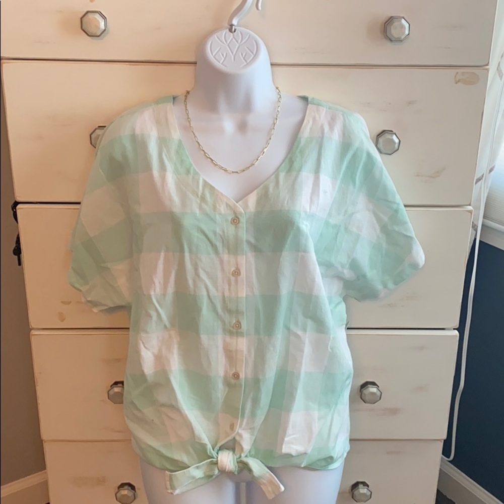 🌻Tie front button down blouse